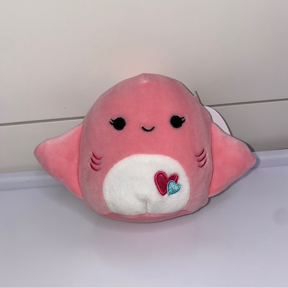 Valentines Squishmallow Saxa the Stingray 4” - Picture 1 of 10